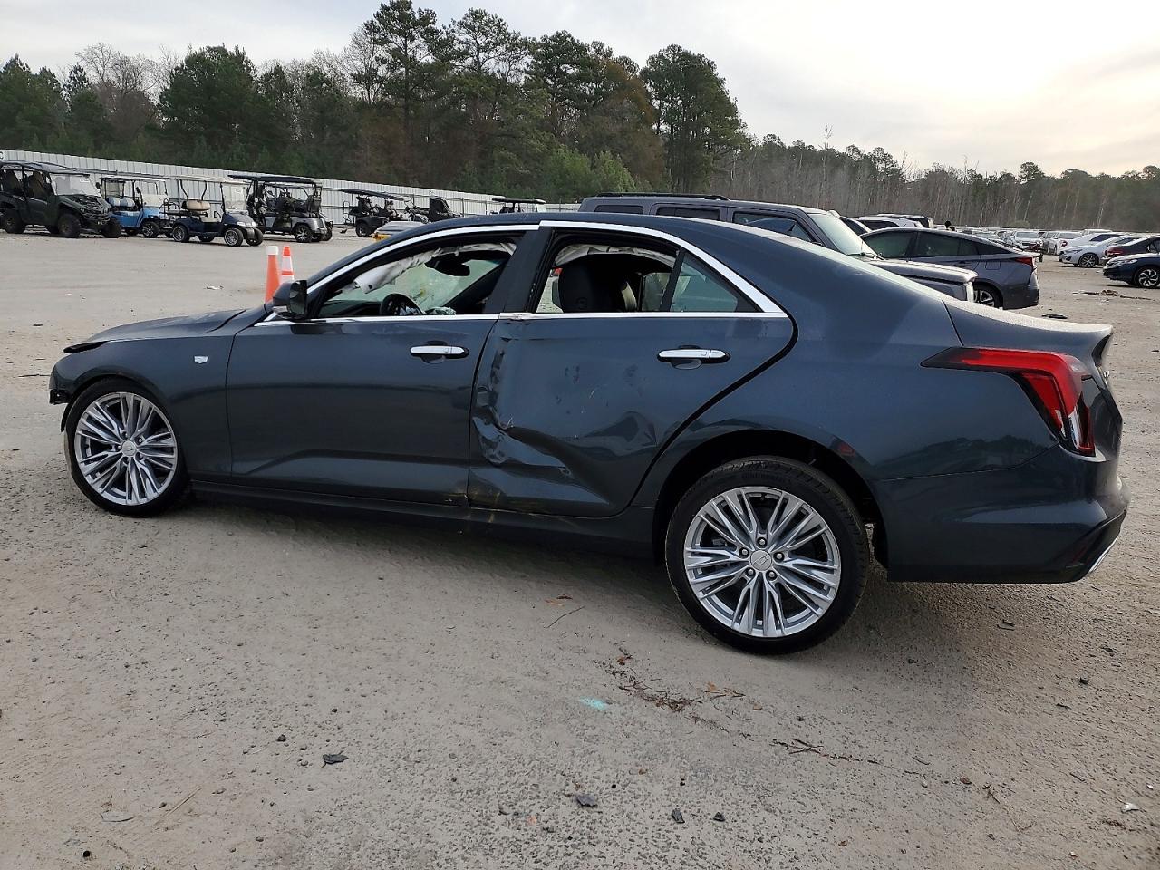 2025 Cadillac Ct4 Premium Luxury - zdjęcie 2