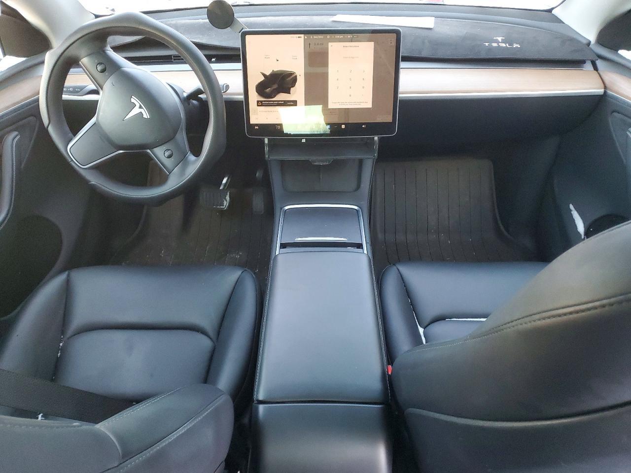 2025 Tesla Model Y - zdjęcie 8