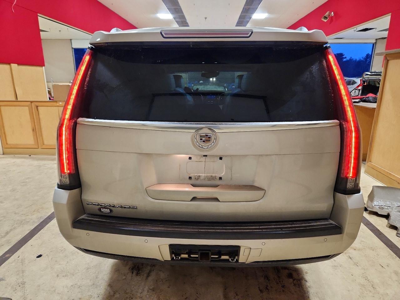 2015 Cadillac Escalade Luxury - zdjęcie 6
