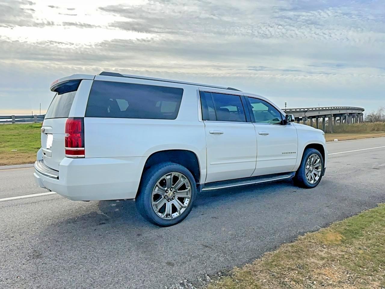 2017 Chevrolet Suburban C1500 Premier - zdjęcie 4