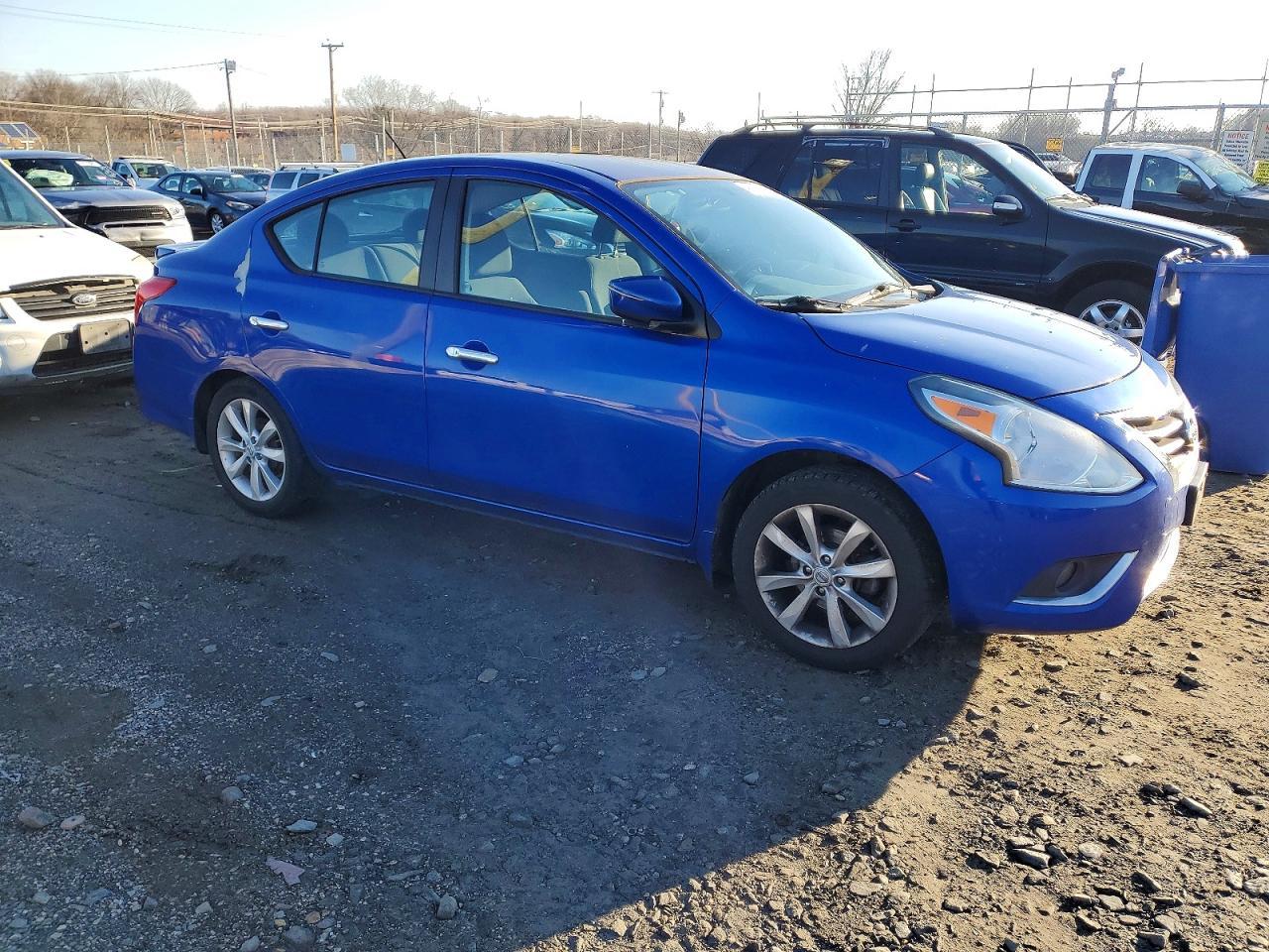 2015 Nissan Versa S - zdjęcie 4