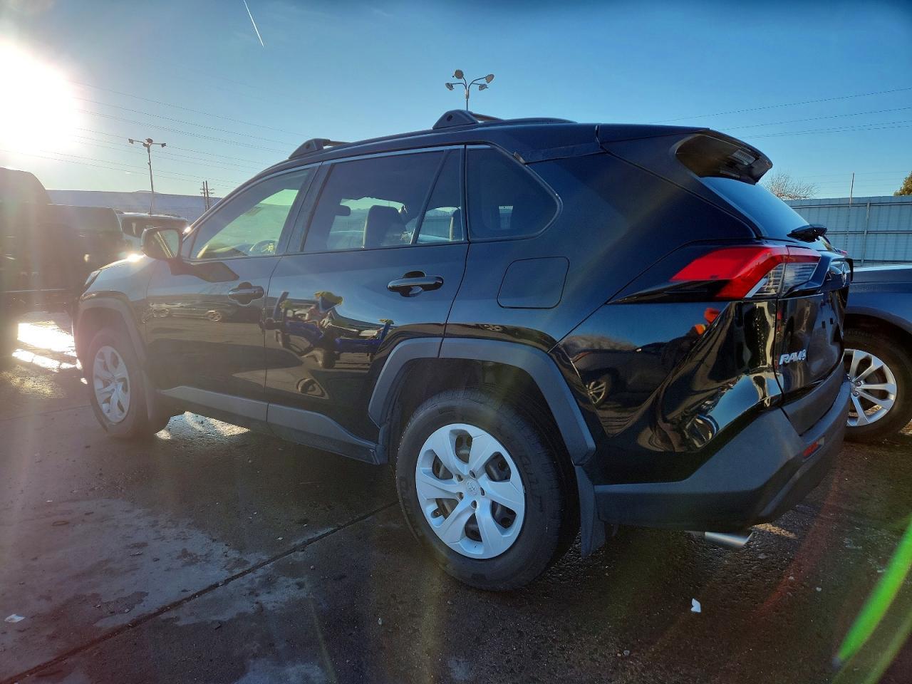 2019 Toyota Rav4 Le - zdjęcie 2