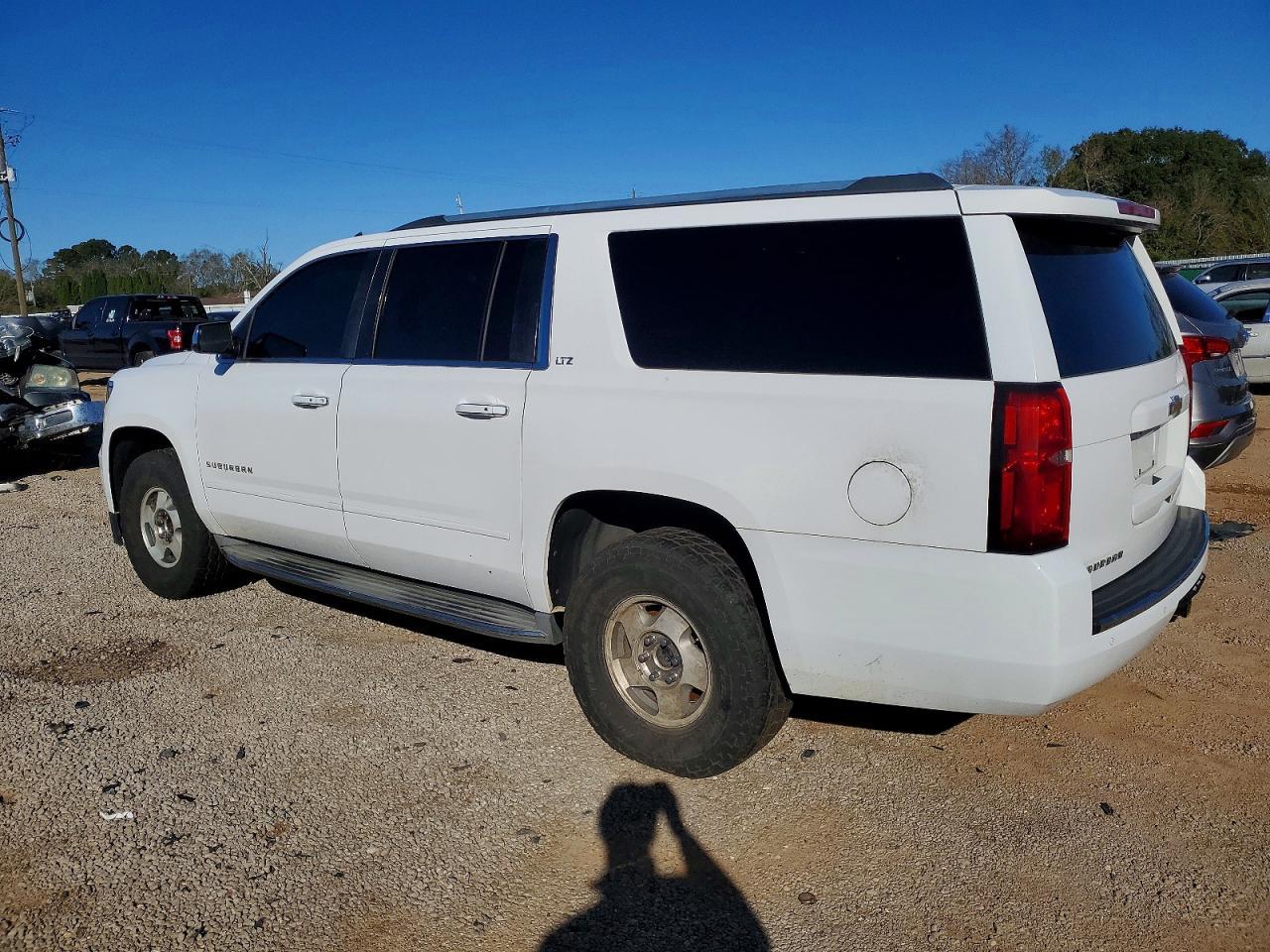 2015 Chevrolet Suburban C1500 Ltz - zdjęcie 2