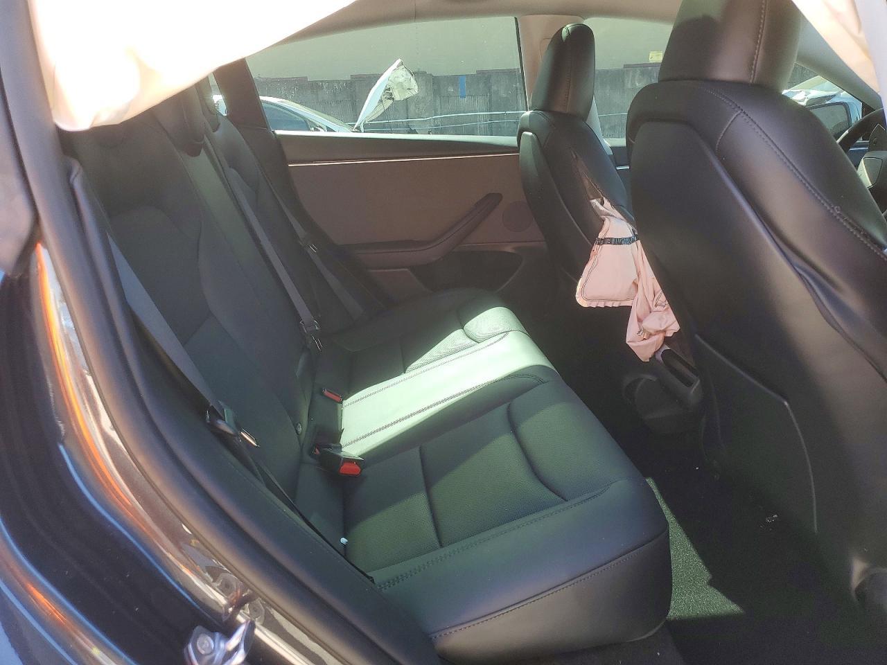 2025 Tesla Model 3 - zdjęcie 10