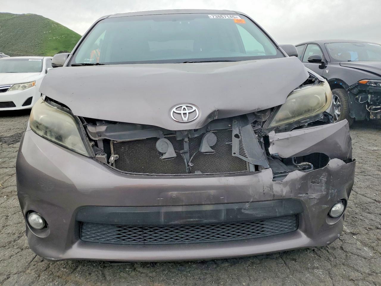 2015 Toyota Sienna Sport - zdjęcie 5
