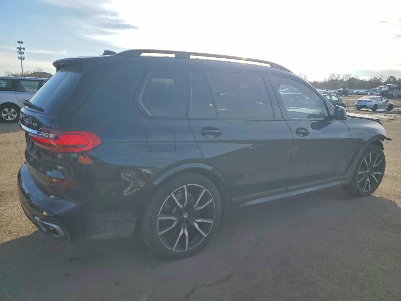 2021 BMW X7 xDrive40I - zdjęcie 3