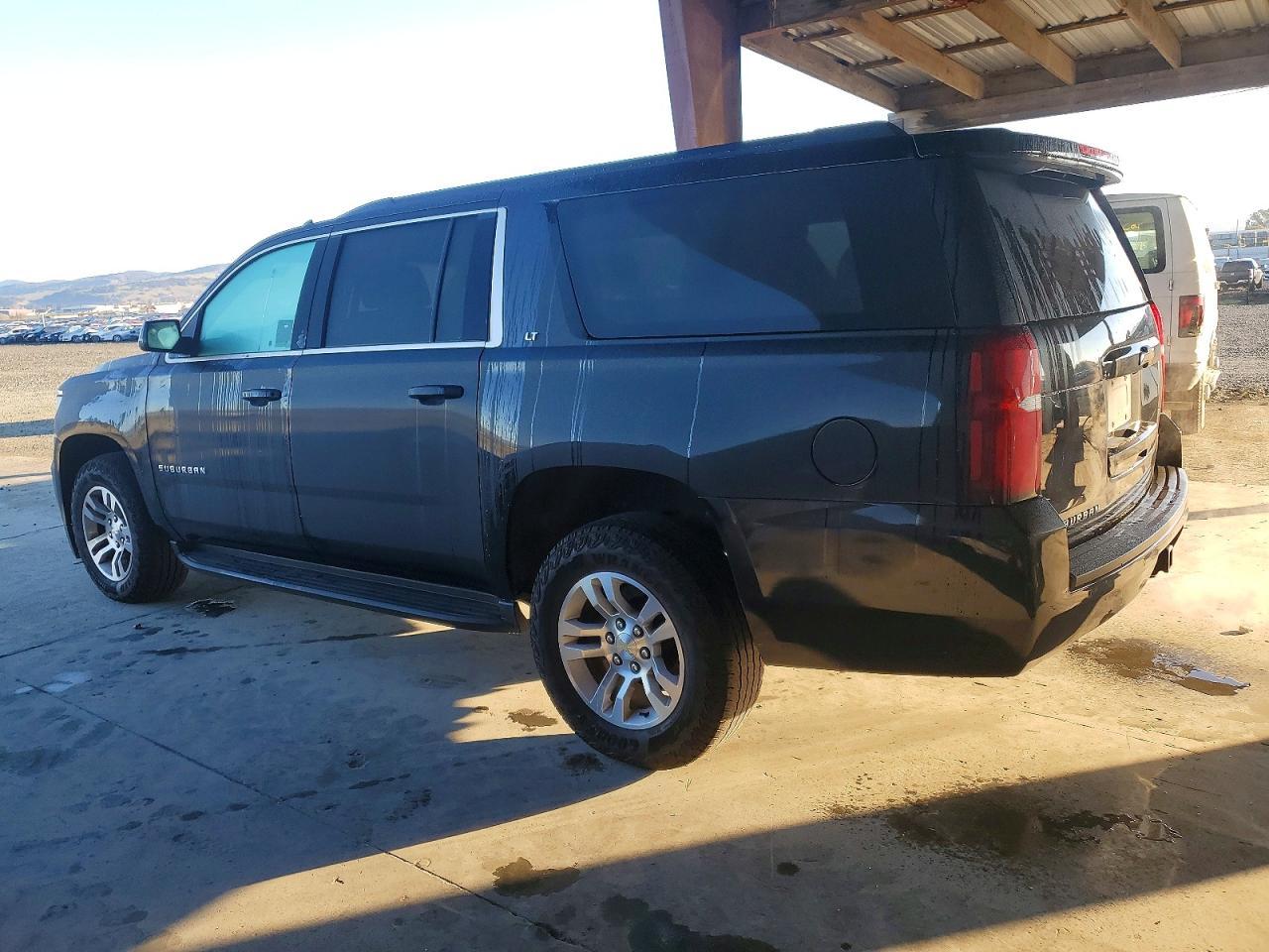 2018 Chevrolet Suburban K1500 Lt - zdjęcie 2