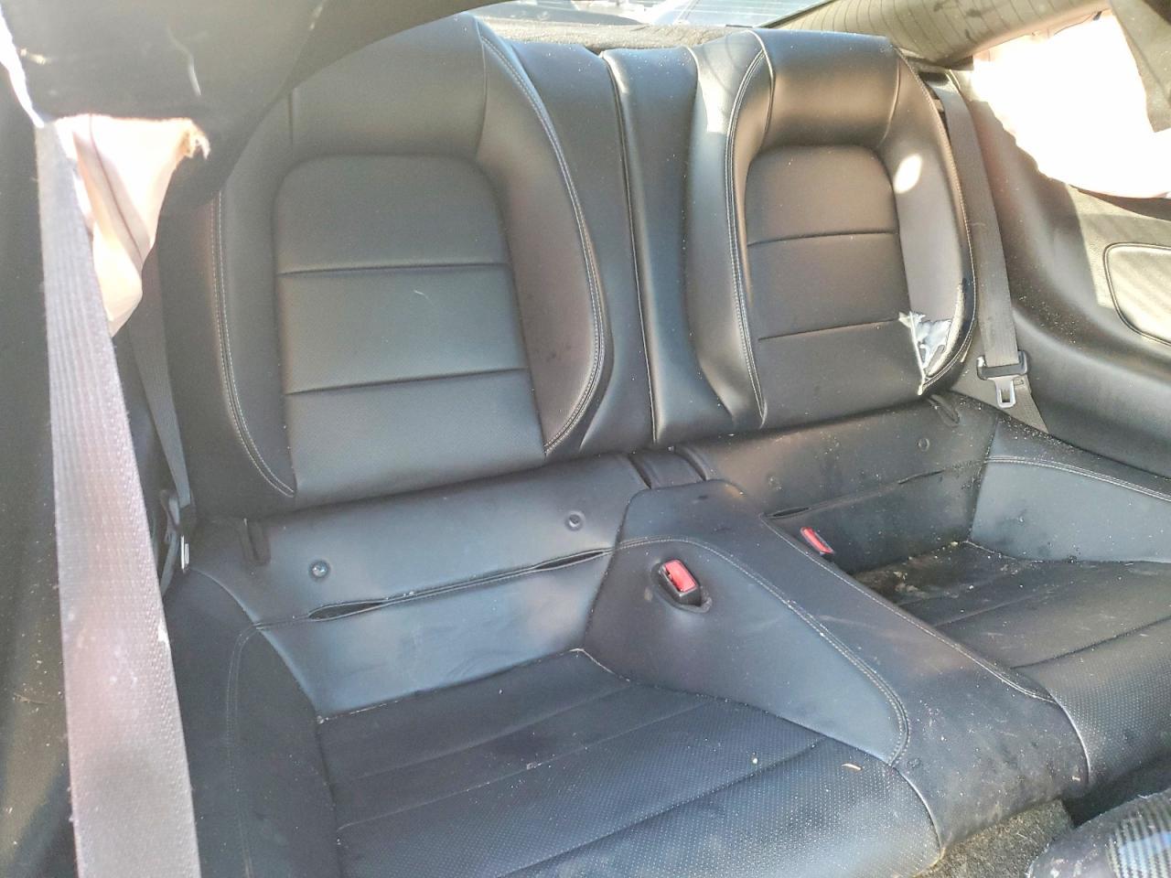 2015 Ford Mustang - zdjęcie 10