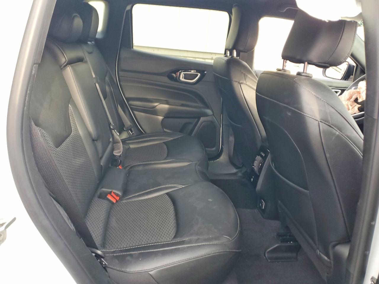 2024 Jeep Compass Latitude - zdjęcie 11