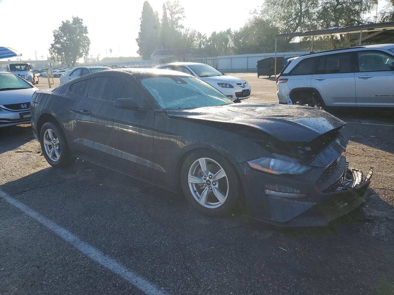 2022 Ford Mustang - zdjęcie 4