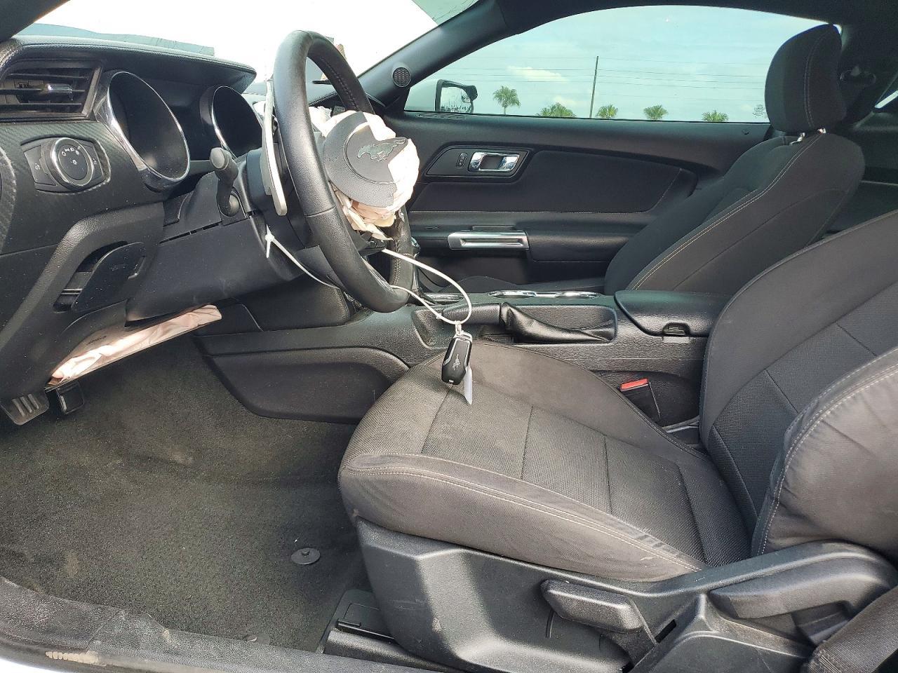 2017 Ford Mustang - zdjęcie 7