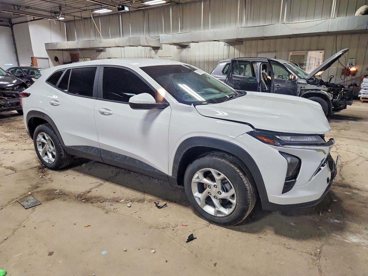 2025 Chevrolet Trax Ls - zdjęcie 4