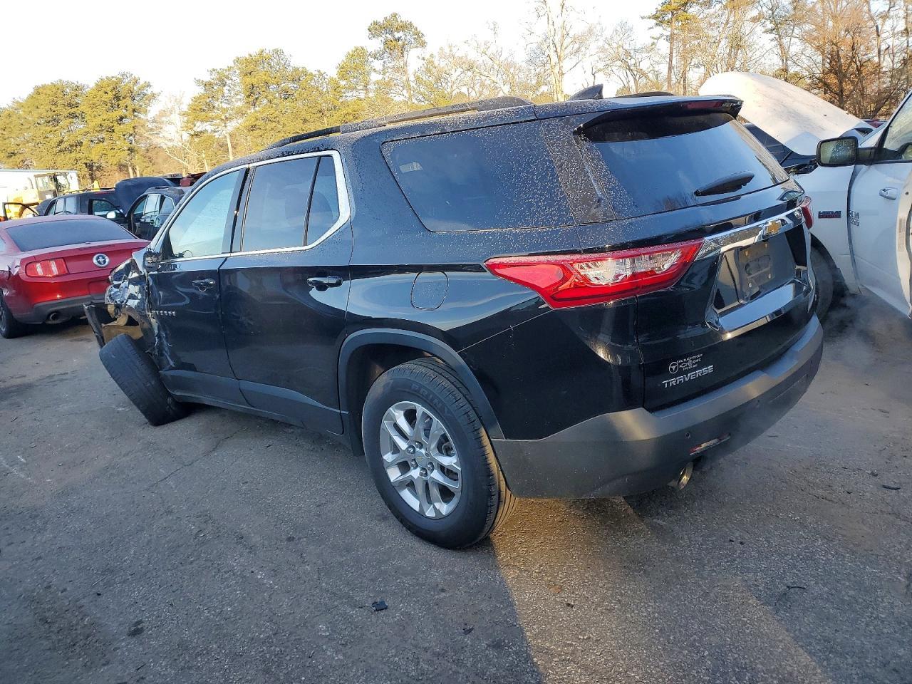 2020 Chevrolet Traverse Lt - zdjęcie 2