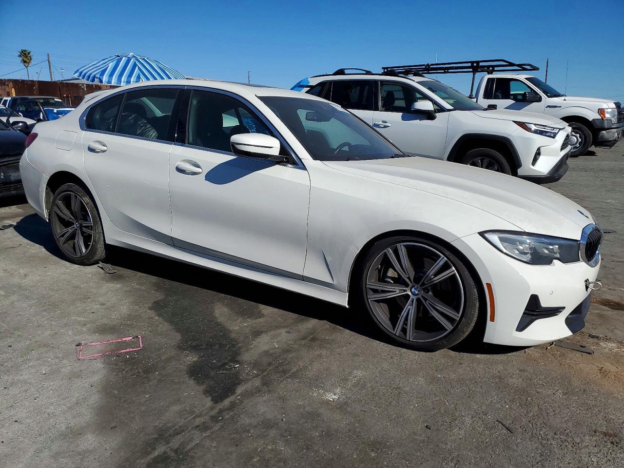 2021 BMW 330Xe - zdjęcie 4