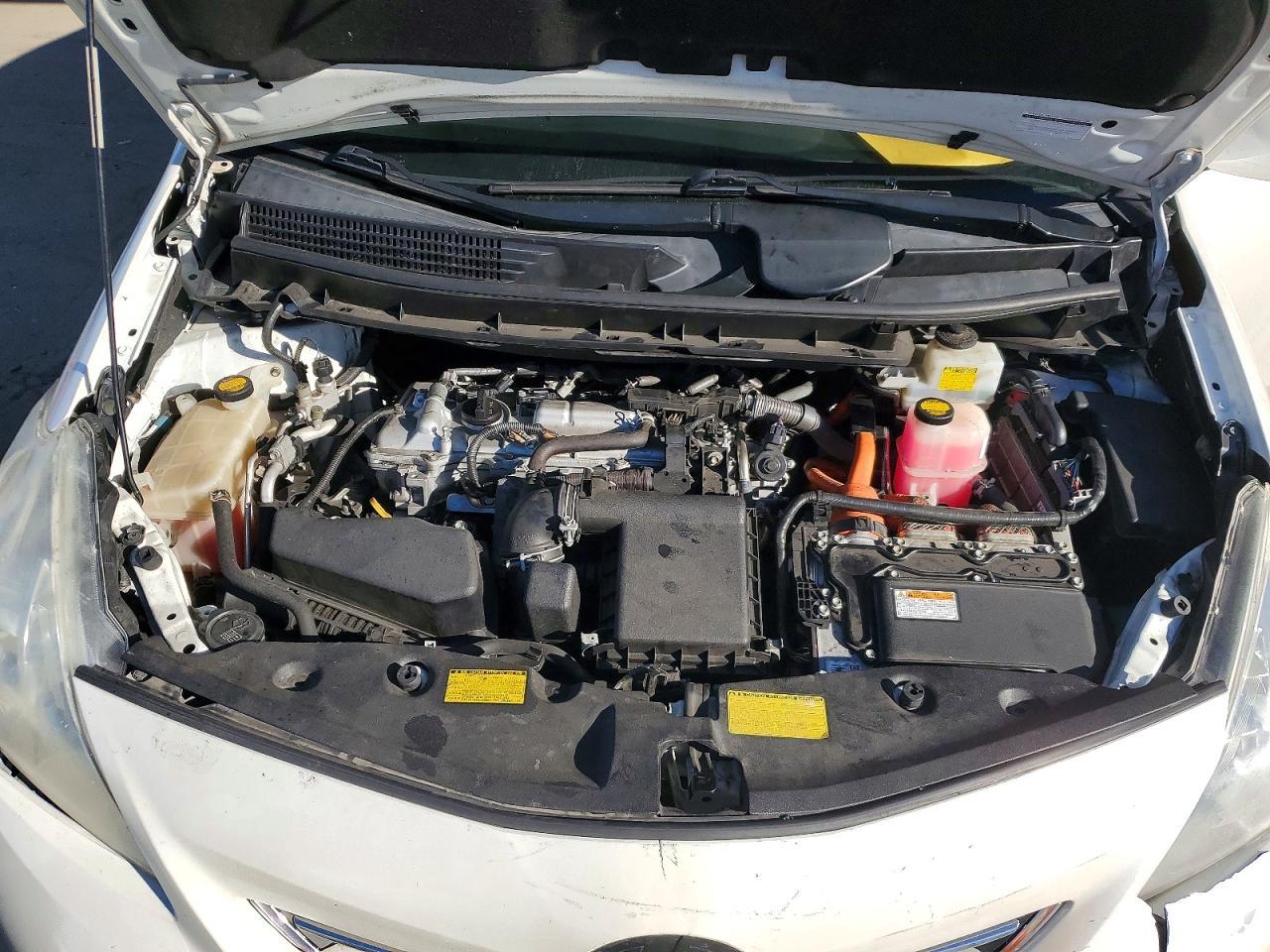 2014 Toyota Prius V - zdjęcie 12