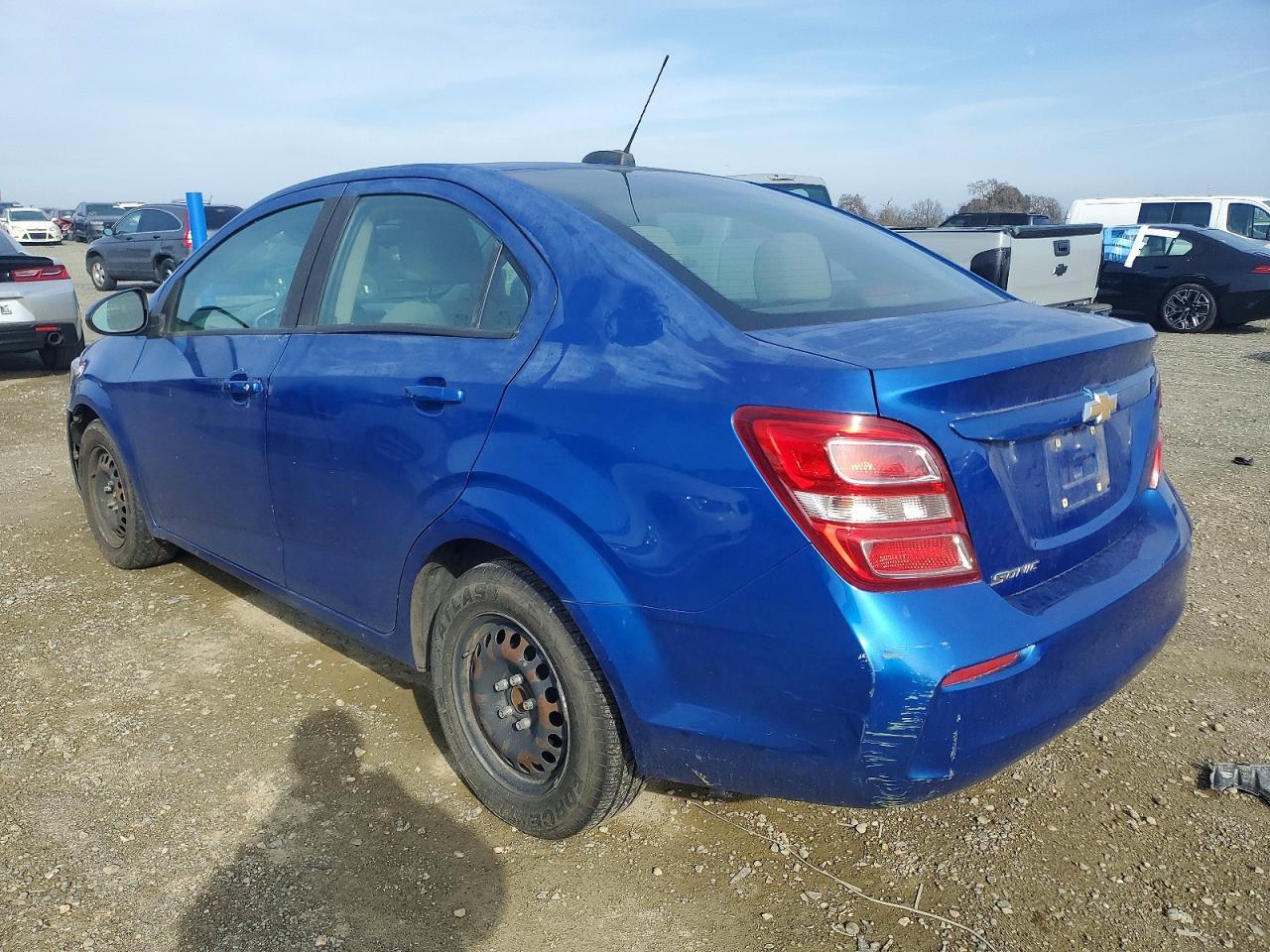 2017 Chevrolet Sonic Ls - zdjęcie 2