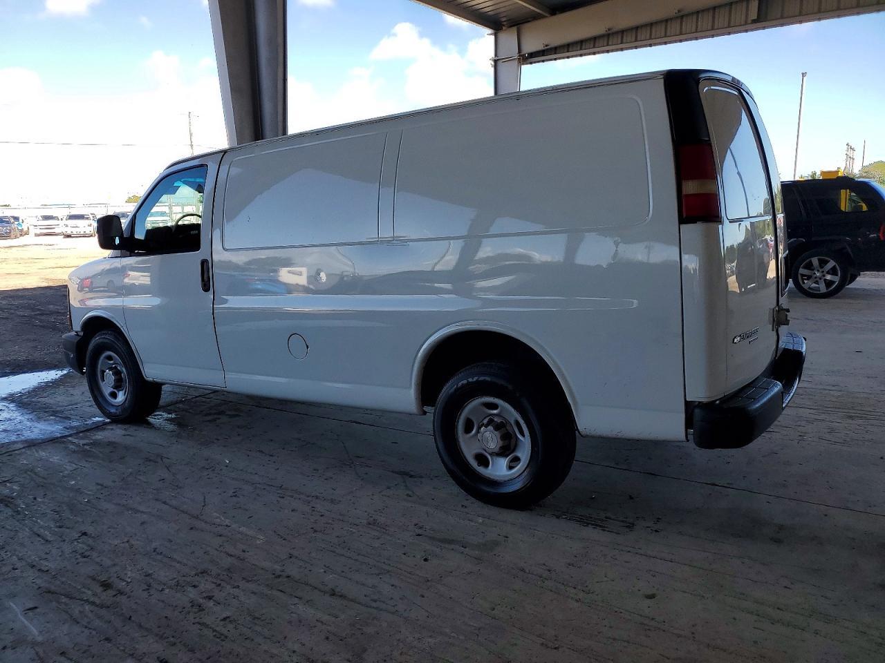 2013 Chevrolet Express G2500 - zdjęcie 2