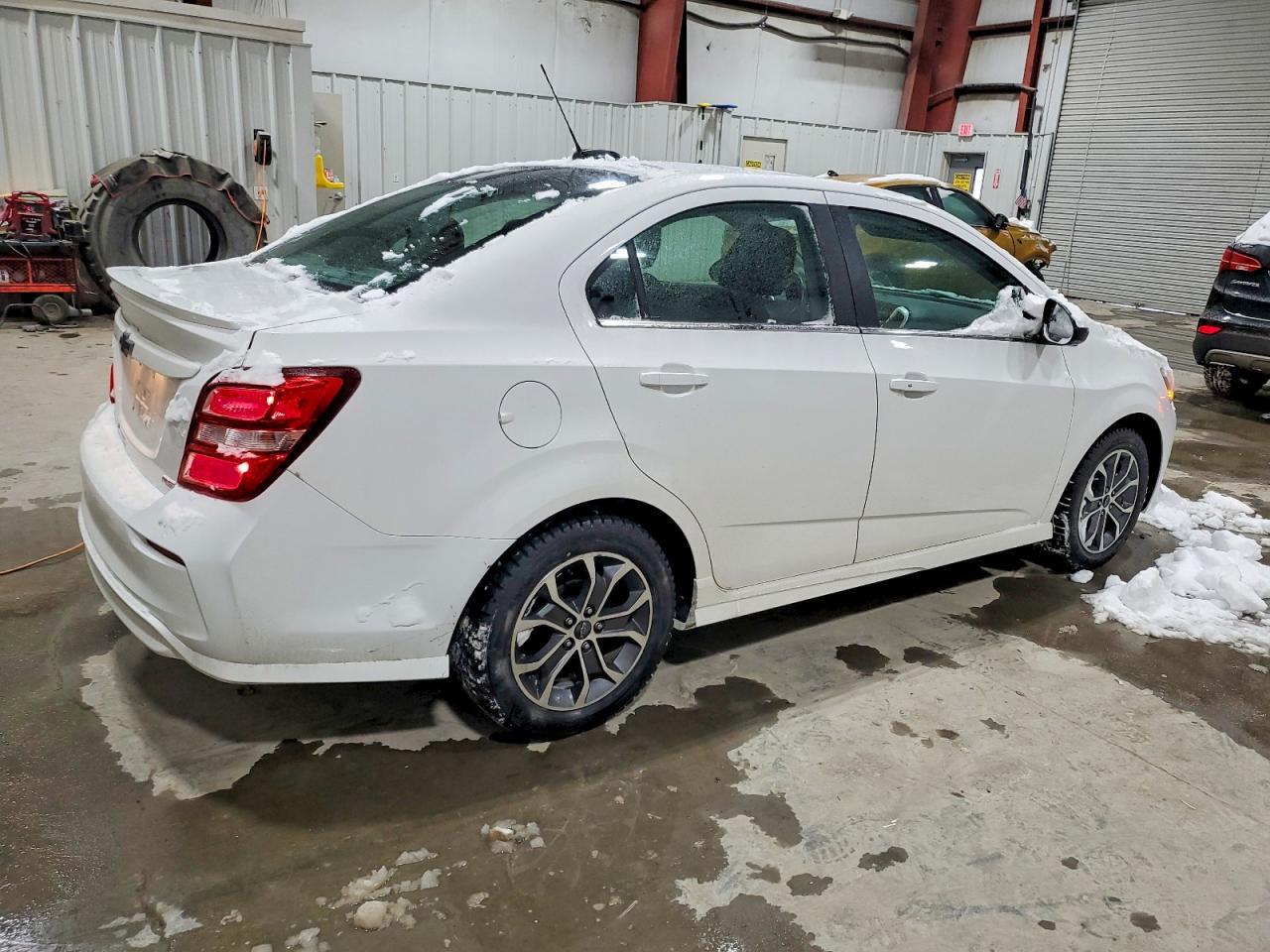 2020 Chevrolet Sonic Lt - zdjęcie 3