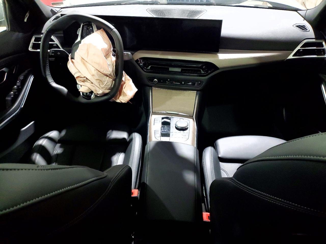 2025 BMW 330I - zdjęcie 8