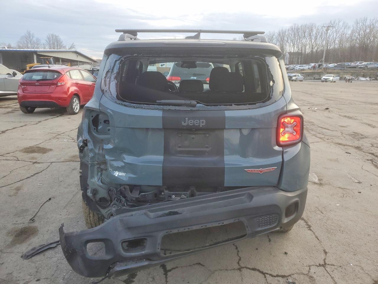 2016 Jeep Renegade Trailhawk - zdjęcie 6