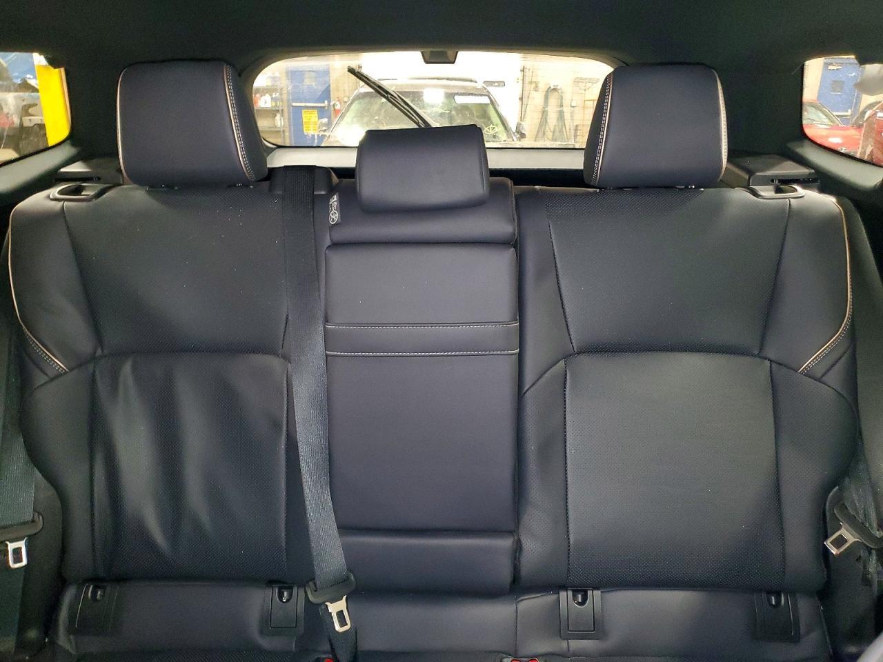 2025 Toyota Crown Signia Xle - zdjęcie 10