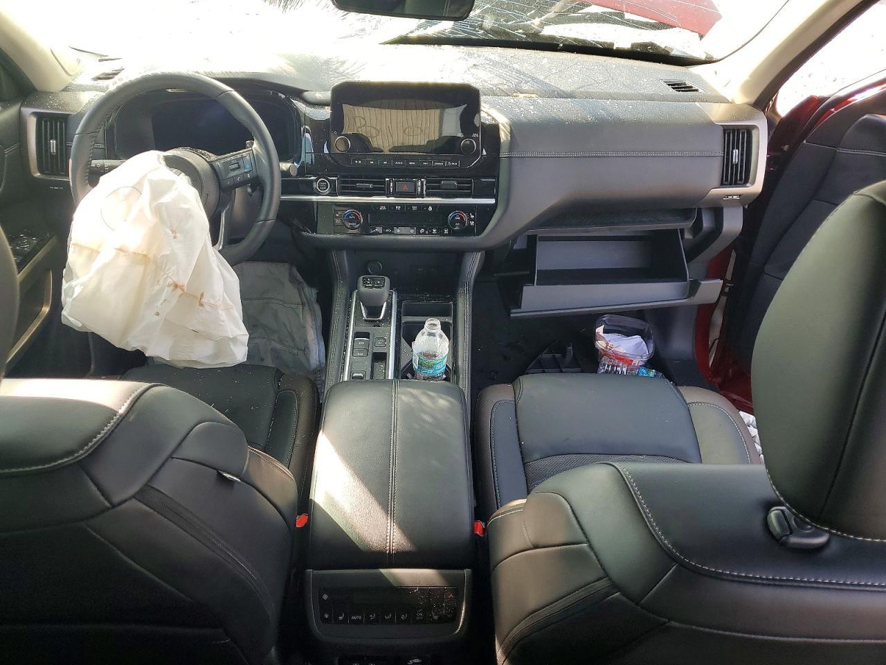 2024 Nissan Pathfinder Platinum - zdjęcie 8