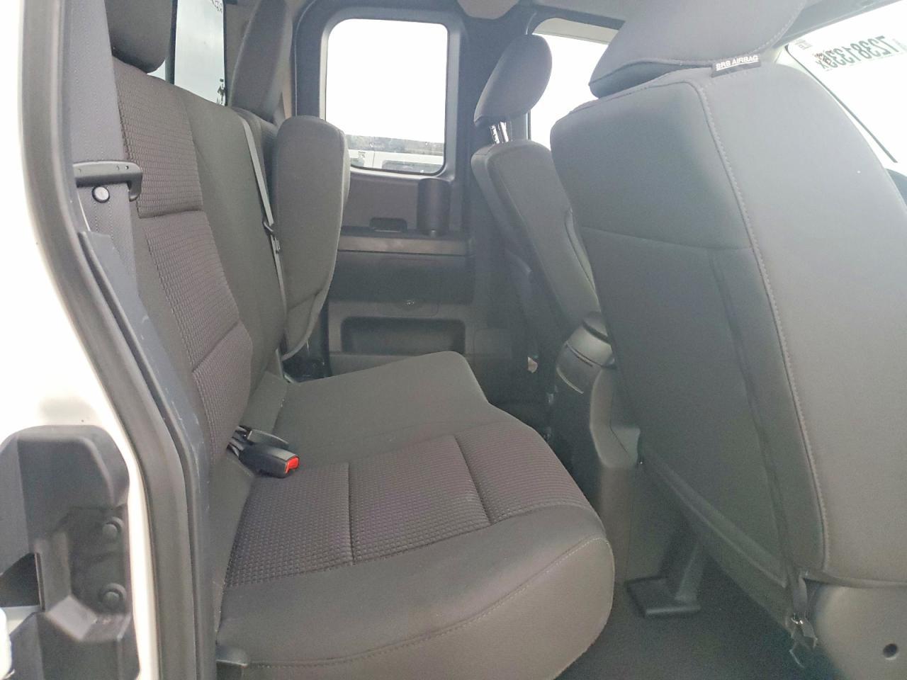 2015 Nissan Titan S - zdjęcie 10