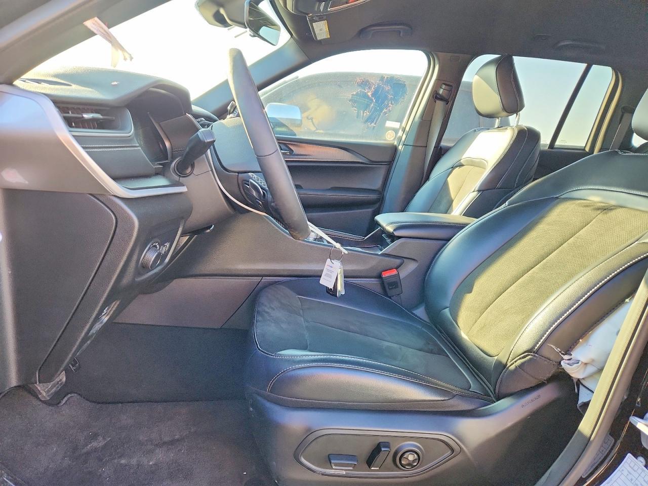 2025 Jeep Grand Cherokee Laredo - zdjęcie 7