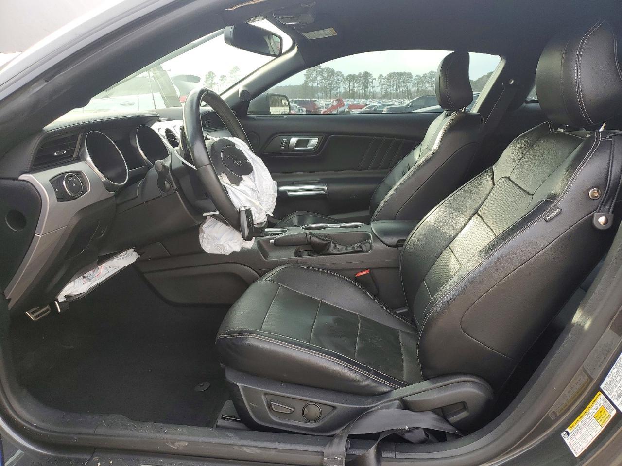 2020 Ford Mustang - zdjęcie 7