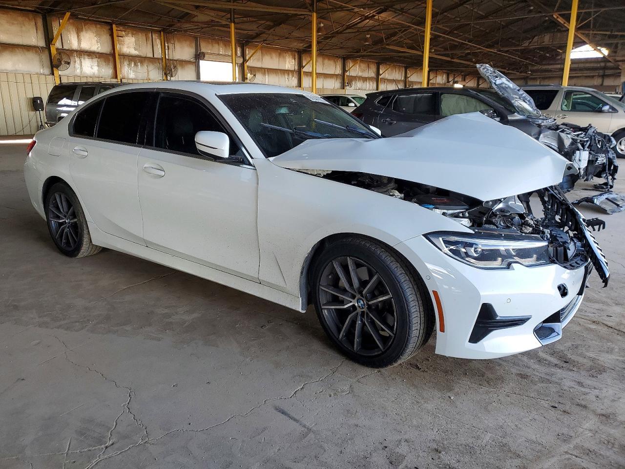 2021 BMW 330I - zdjęcie 4