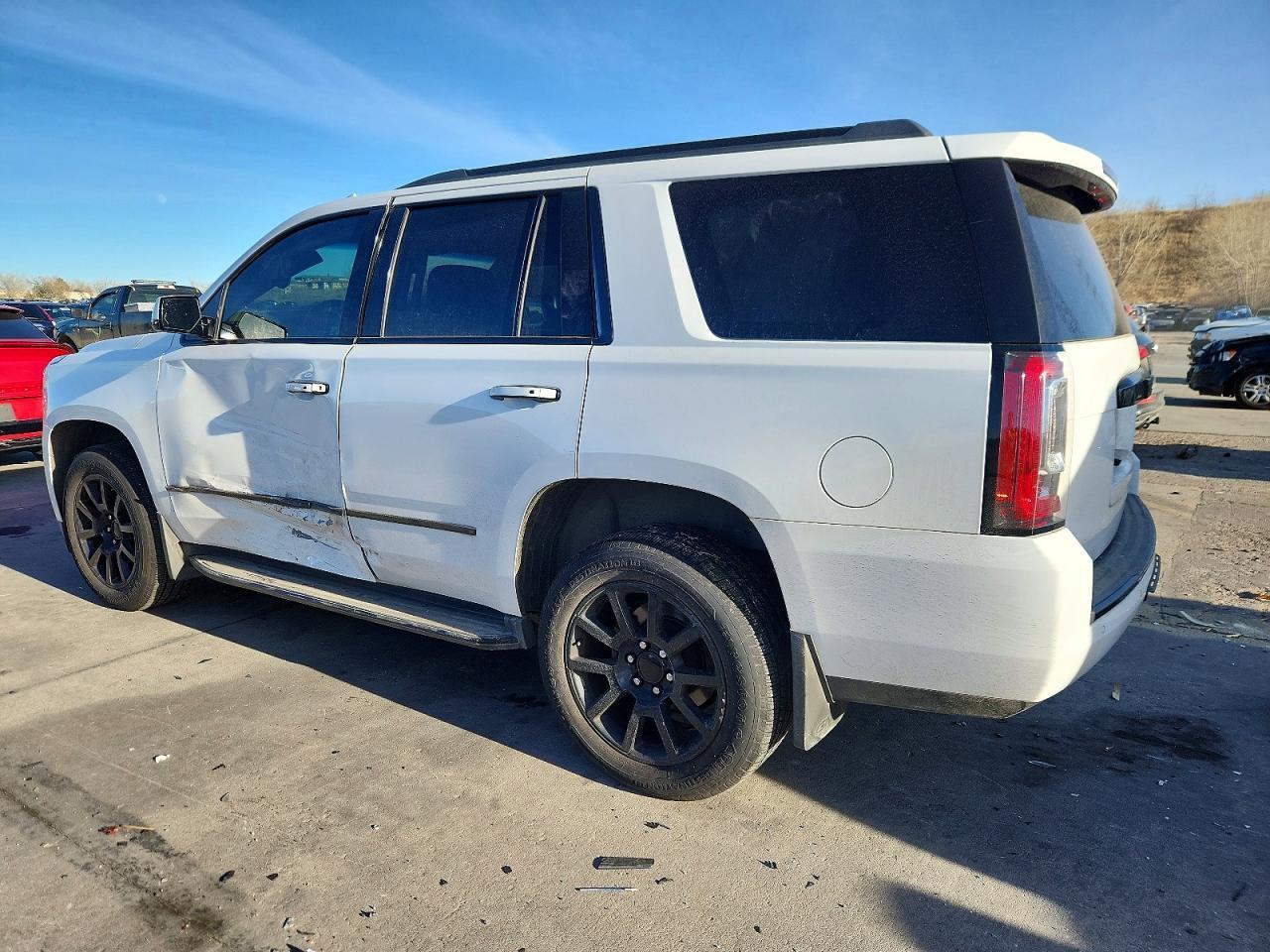 2019 GMC Yukon Denali - zdjęcie 2