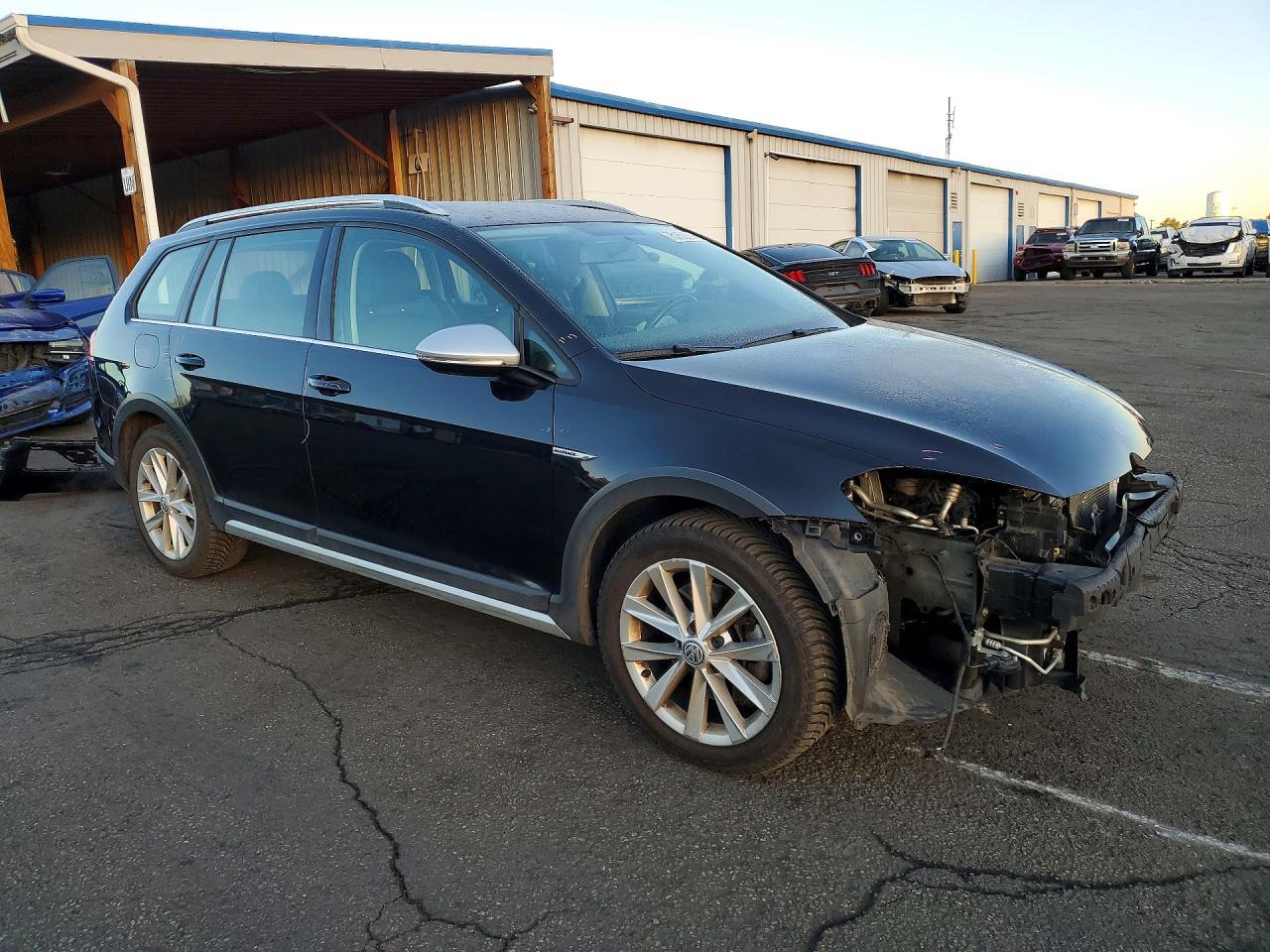 2017 Volkswagen Golf Alltrack S - zdjęcie 4