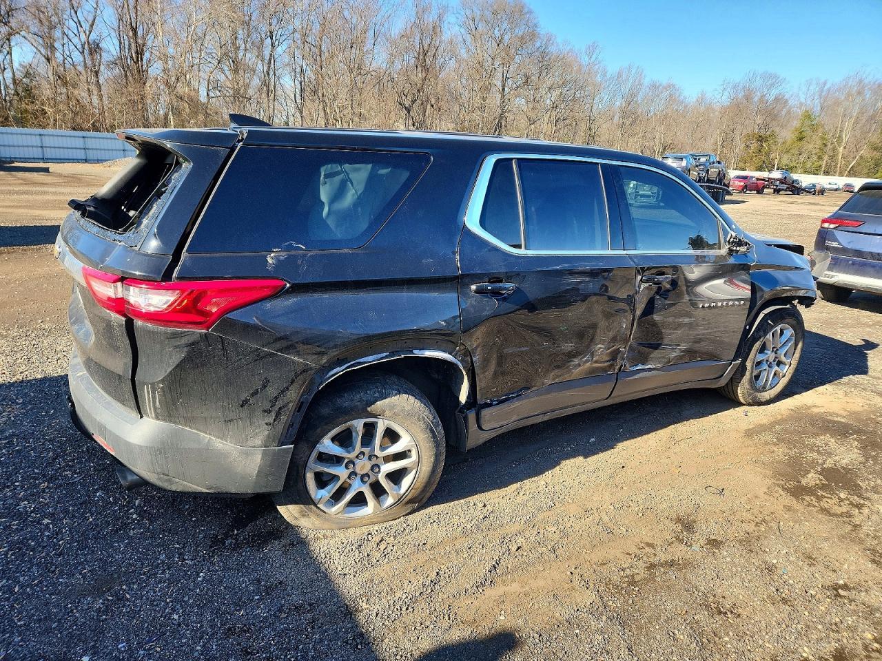 2021 Chevrolet Traverse Ls - zdjęcie 3
