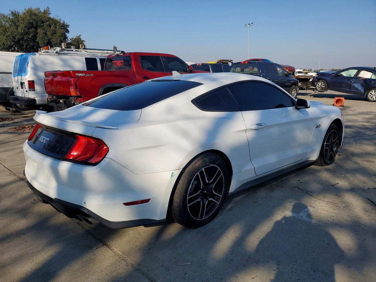 2021 Ford Mustang Gt - zdjęcie 3