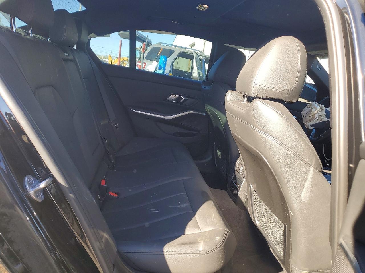 2019 BMW 330I - zdjęcie 10