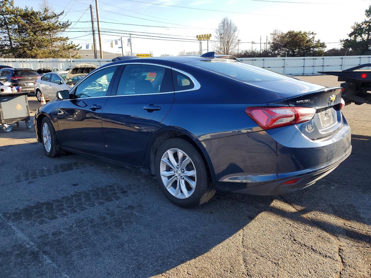 2022 Chevrolet Malibu Lt - zdjęcie 2