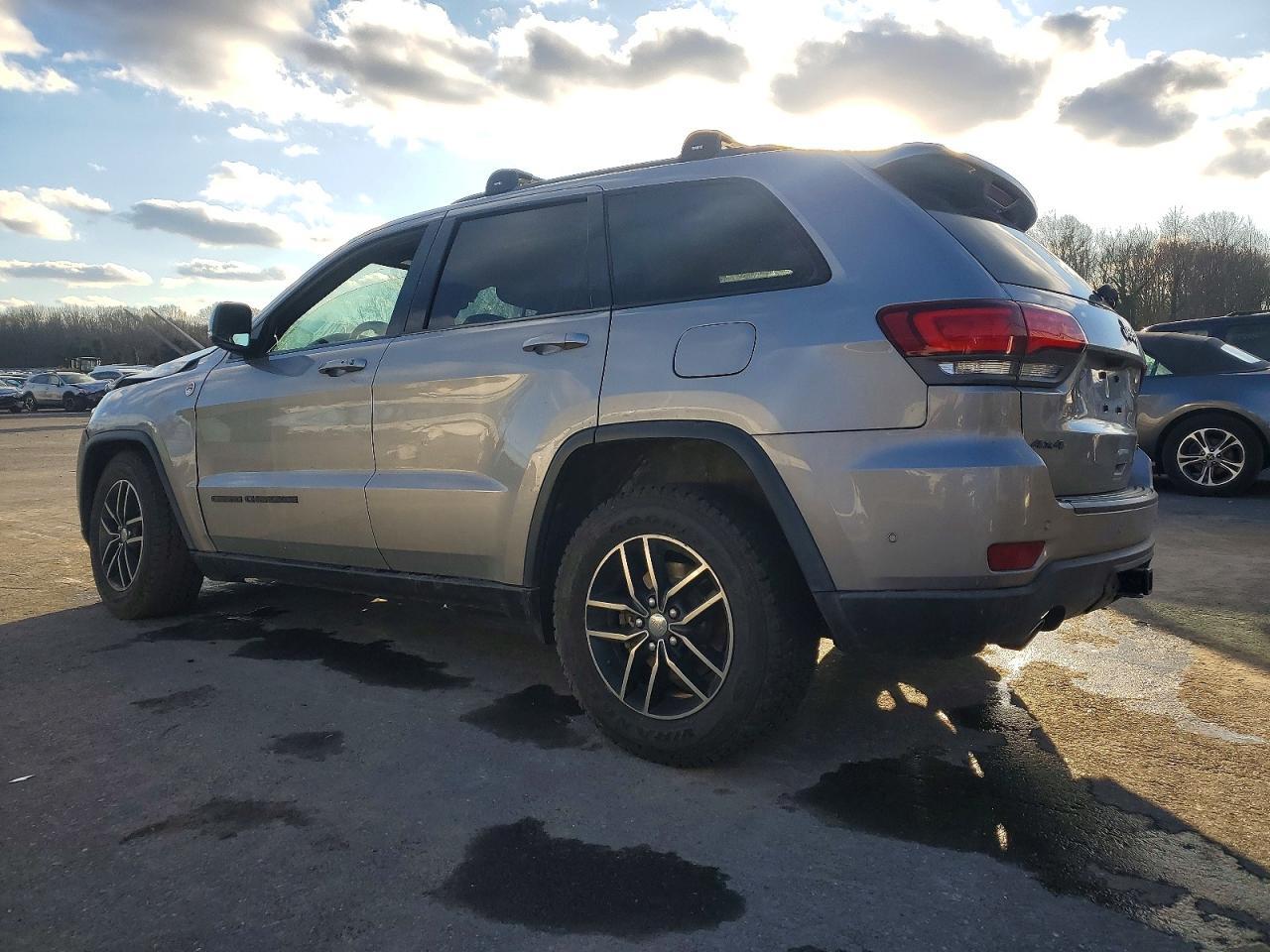 2017 Jeep Grand Cherokee Trailhawk - zdjęcie 2