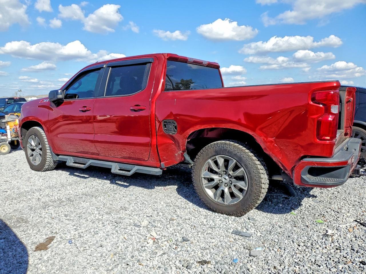 2021 Chevrolet Silverado K1500 Rst - zdjęcie 2