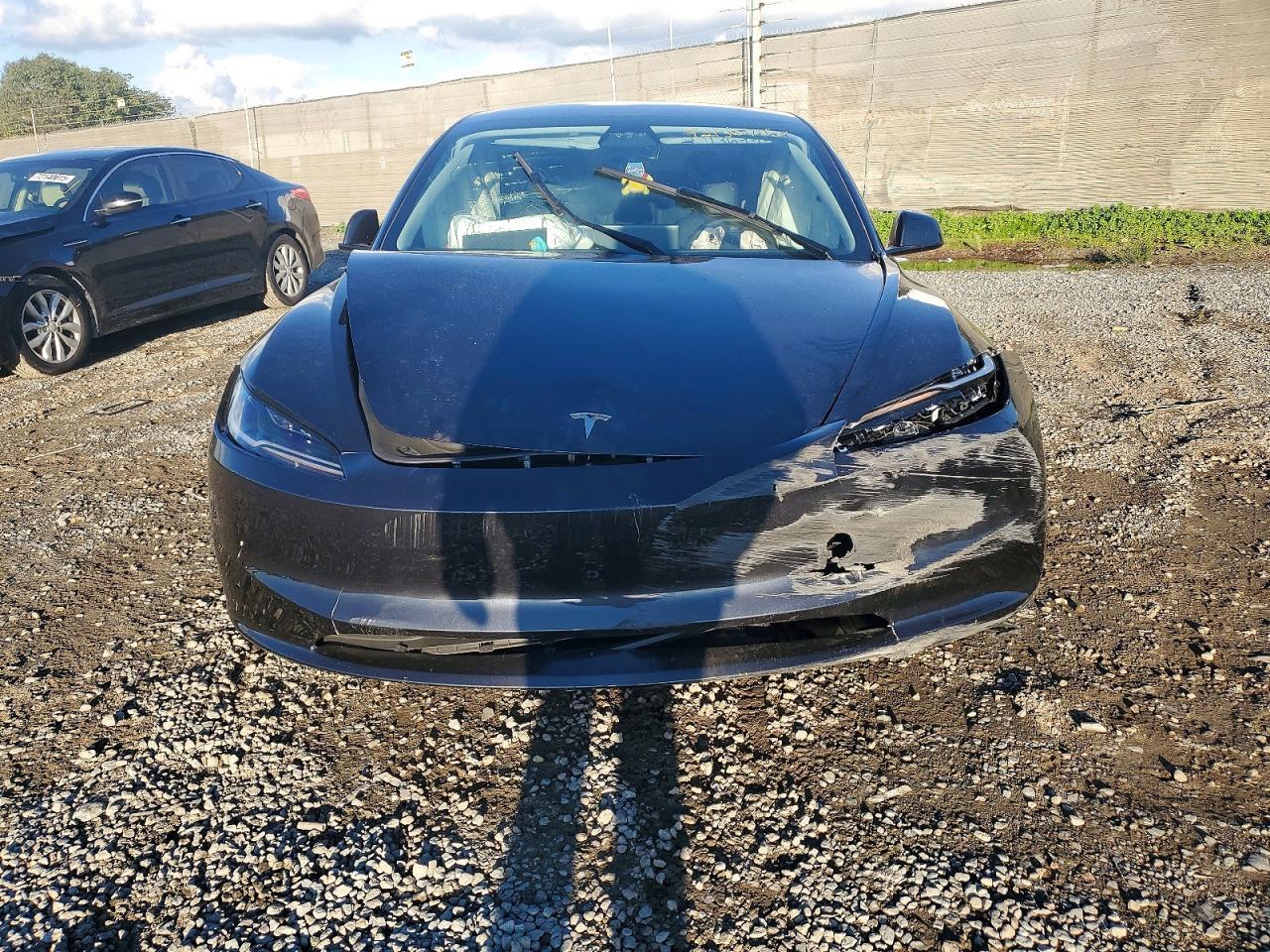 2024 Tesla Model 3 - zdjęcie 5