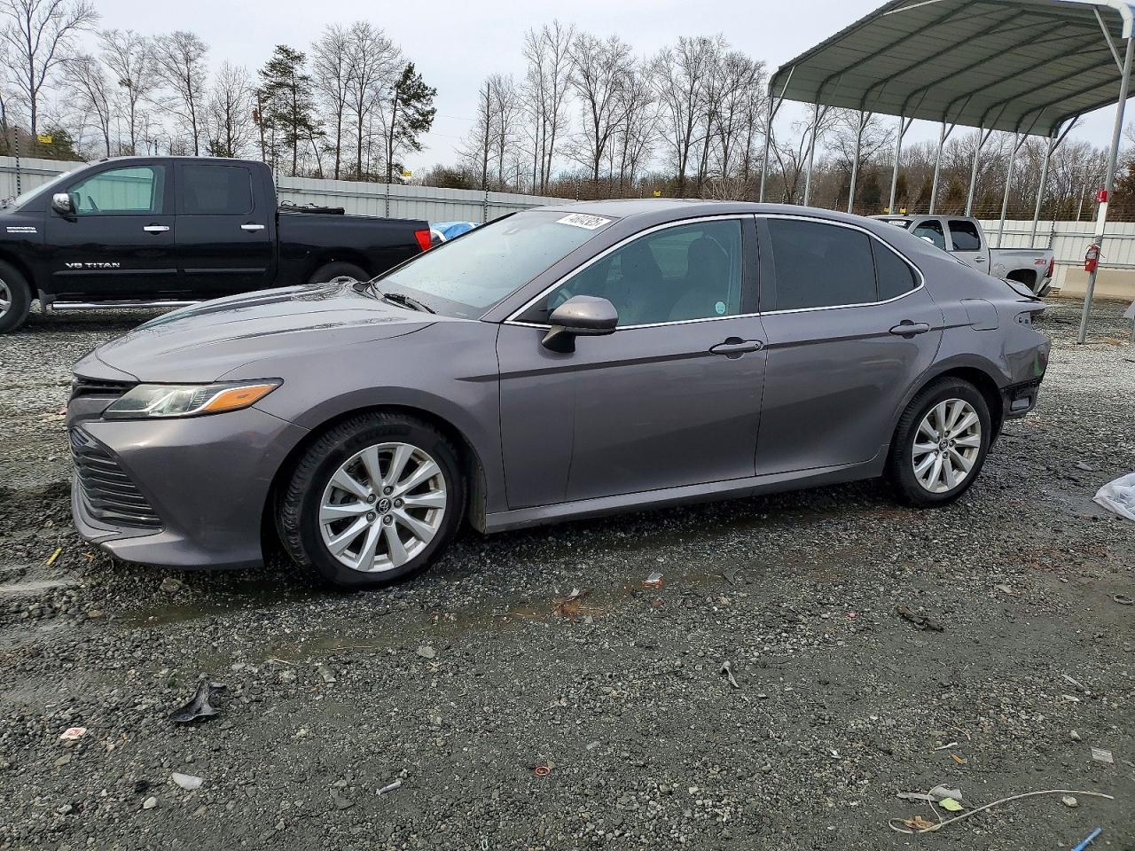 2018 Toyota Camry Le - zdjęcie główne