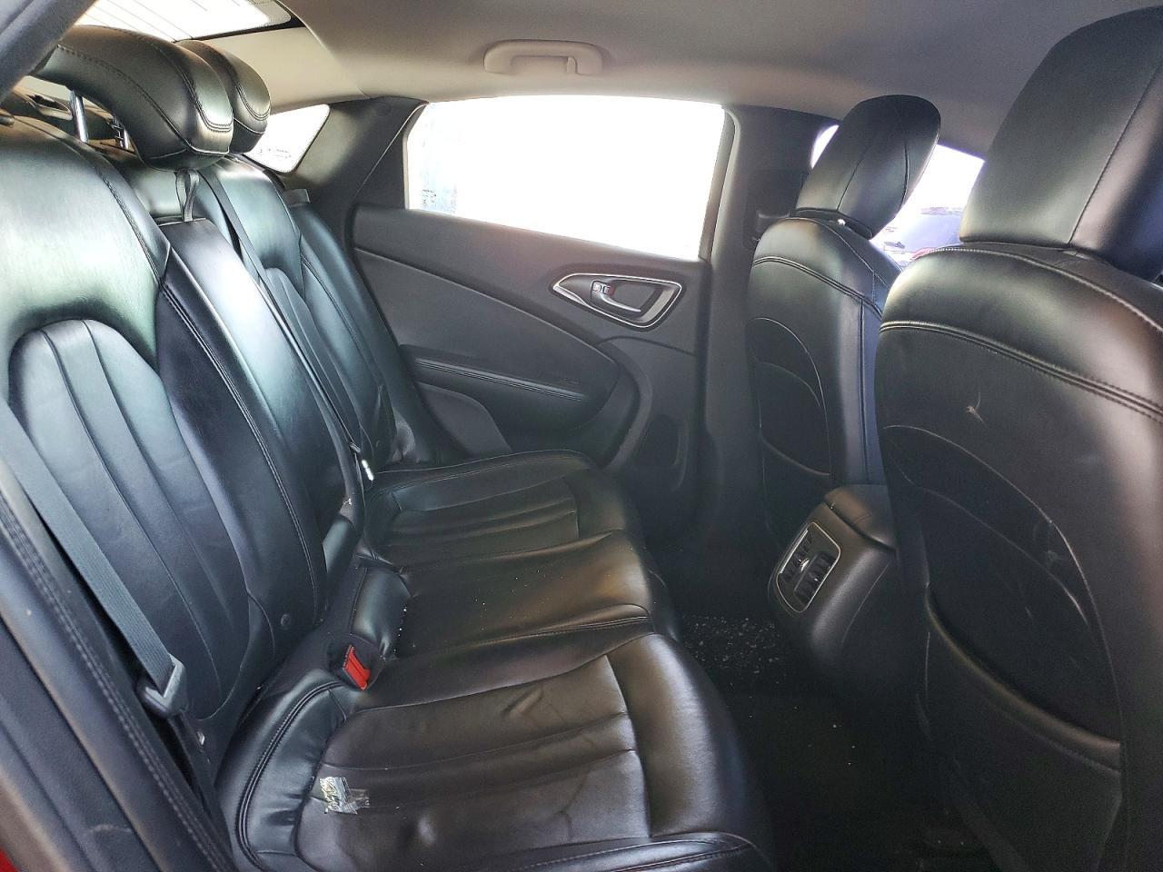 2016 Chrysler 200 Limited - zdjęcie 10