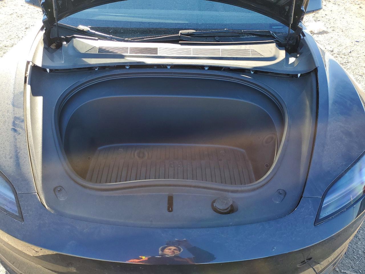 2025 Tesla Model 3 - zdjęcie 11