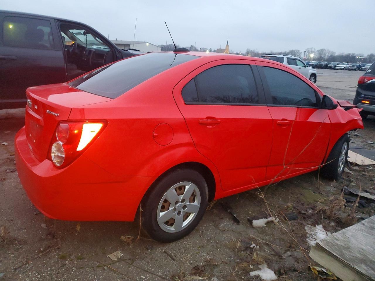 2015 Chevrolet Sonic Ls - zdjęcie 3