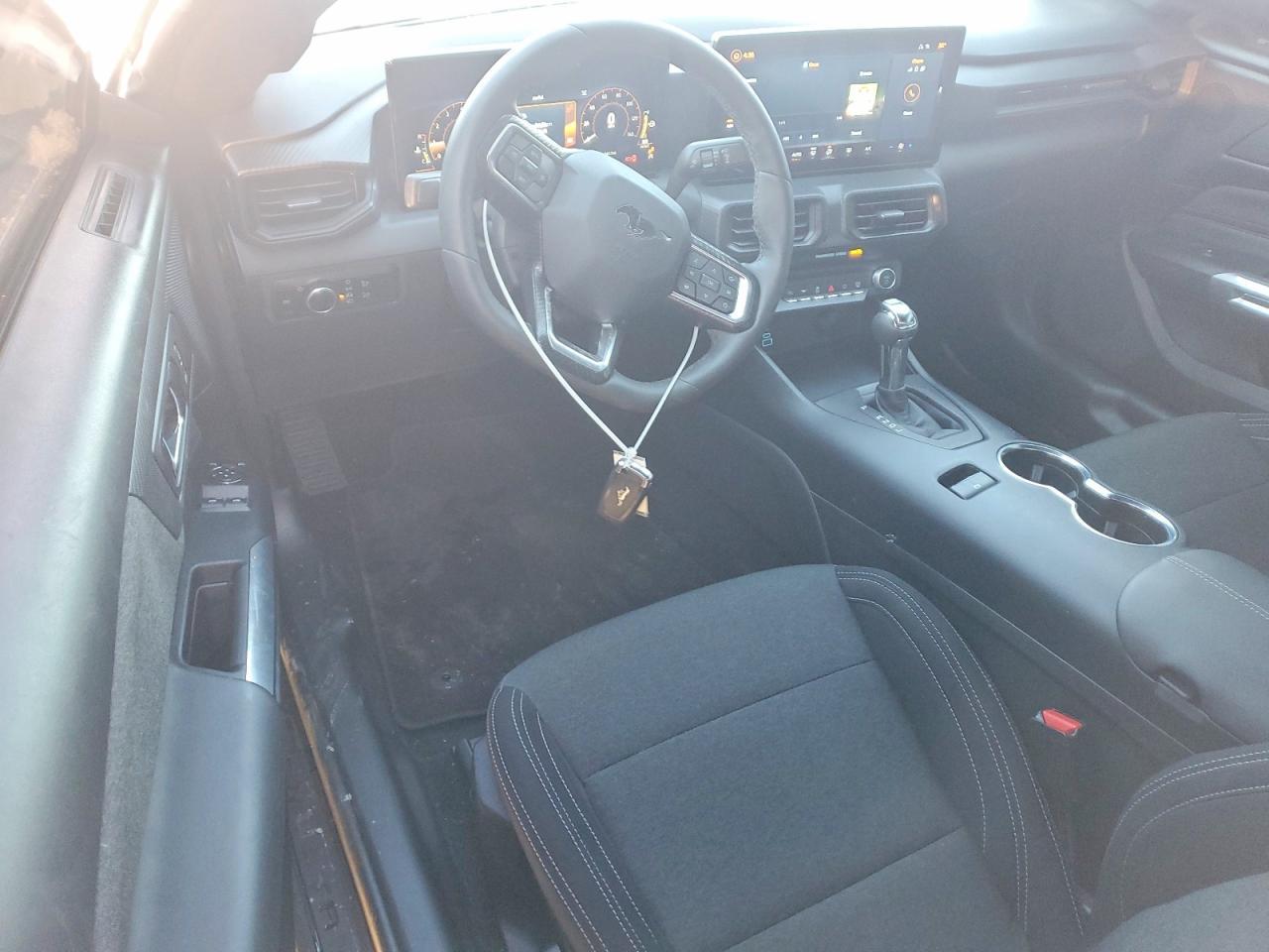 2024 Ford Mustang - zdjęcie 8