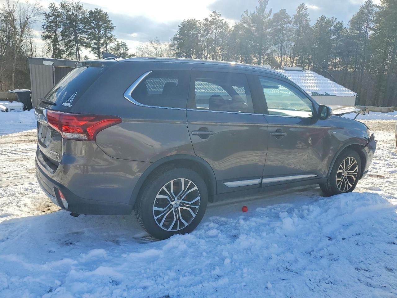 2017 Mitsubishi Outlander Gt - zdjęcie 3