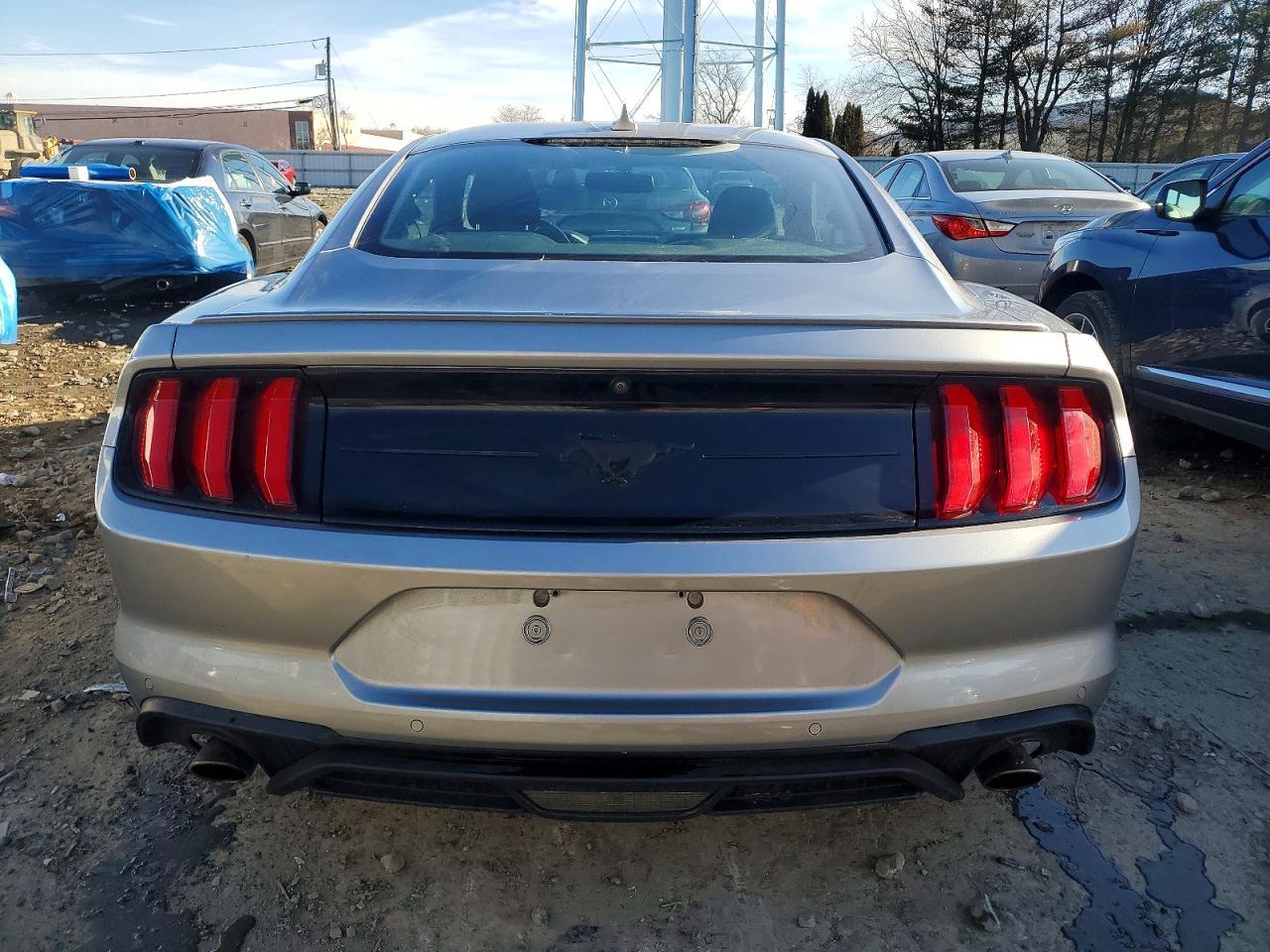 2020 Ford Mustang - zdjęcie 6