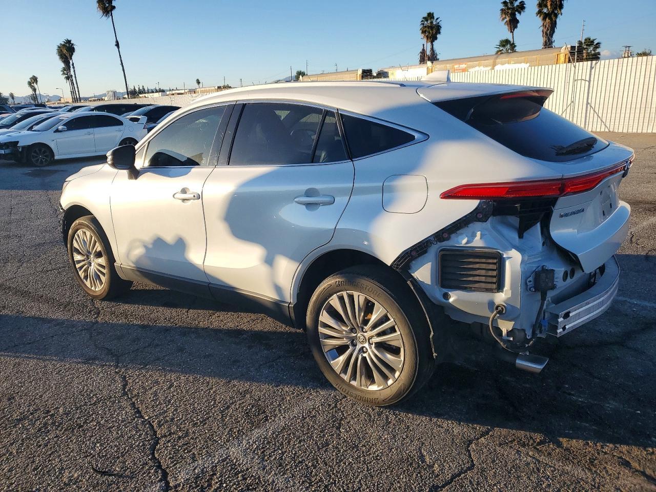 2023 Toyota Venza Le - zdjęcie 2