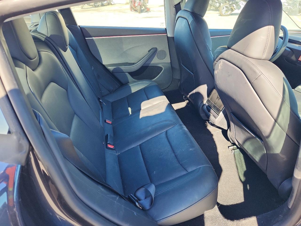 2025 Tesla Model 3 - zdjęcie 10