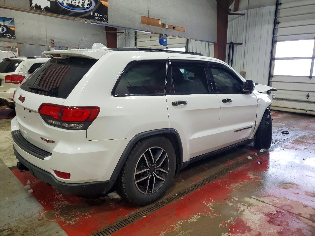 2021 Jeep Grand Cherokee Trailhawk - zdjęcie 3