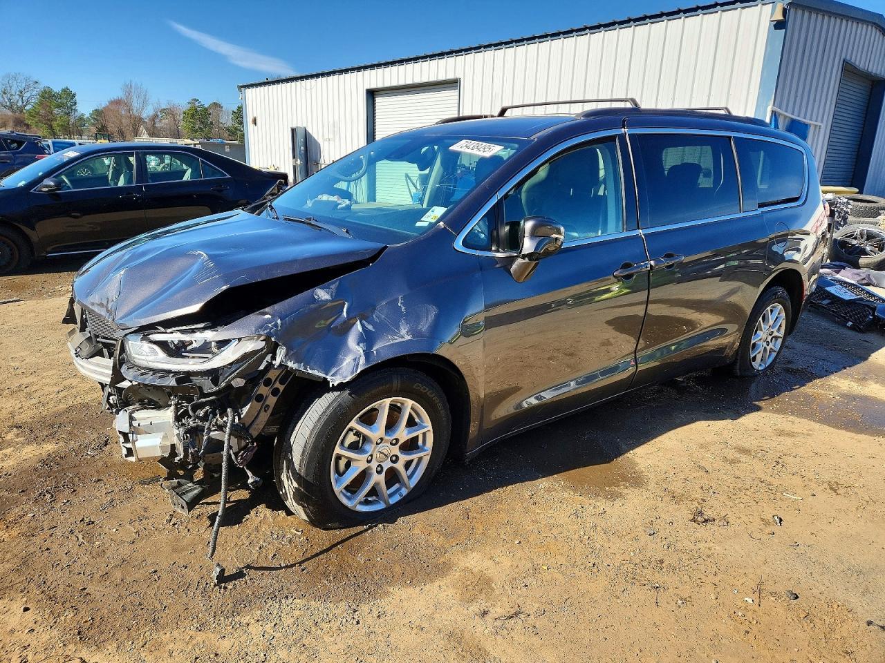 2022 Chrysler Pacifica Touring L - zdjęcie główne